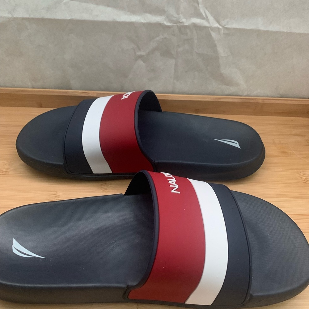 Nautica men’s flip flops